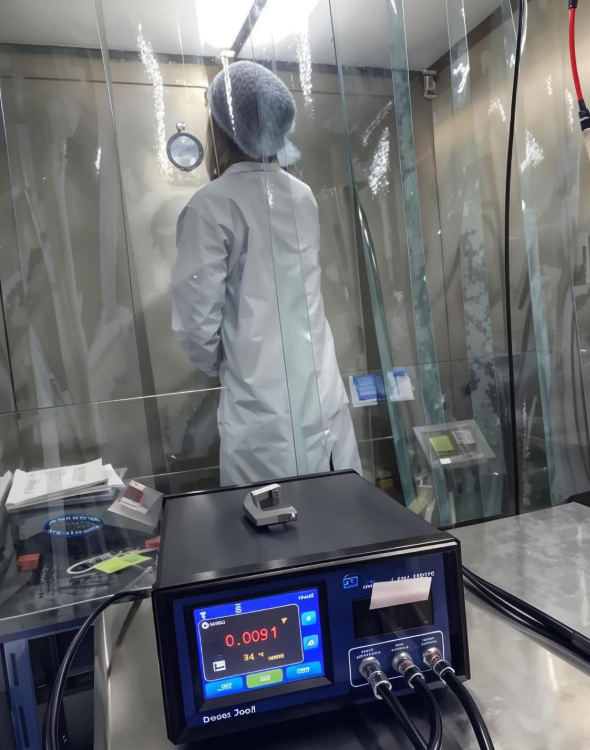 HEPA過濾器檢漏測(cè)試現(xiàn)場(chǎng)操作圖